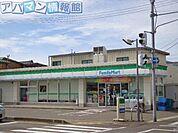 ファミリーマート西川旗屋店 598m