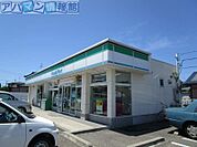 ファミリーマート新潟小針南店 302m