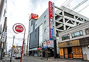 ツルハドラッグ南9条店 402m