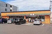 セブンイレブン札幌平岸4条店 255m