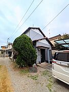 青の外観が可愛らしい戸建てです♪