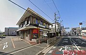 マクドナルド摂津富田店 徒歩11分。 860m