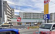 スギ薬局高槻大畑店 徒歩10分。 740m