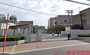 私立藍野大学 徒歩8分。 610m
