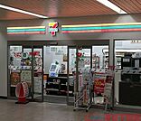 セブンイレブンモノウェル南茨木店 徒歩8分。 610m