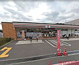 セブンイレブン茨木鮎川1丁目店 徒歩7分。 560m