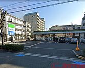 ファミリーマート茨木玉櫛二丁目店 徒歩10分。 800m