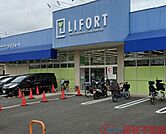 ドラッグストアライフォート富田東店 徒歩7分。 520m