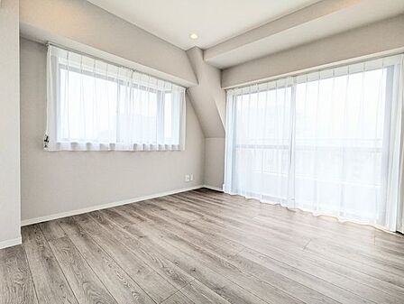 プライベートな時間を静かに過ごせる、安らぎと落ち着きを感じられるお部屋です。