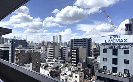 視界を遮る建物が少なく、空の広がりを感じられる開放的な眺望です。