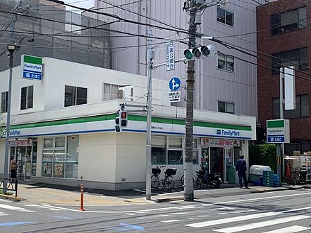 ファミリーマート墨田亀沢二丁目店 徒歩3分。 180m
