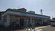 ファミリーマート 吉島西二丁目店 880m