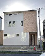ホワイトとベージュのモダンな外観です府中町浜田エリアに2階建の住宅♪ＺＥＨ水準省エネ住宅♪