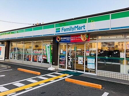 ファミリーマート　茨木西河原店 240m