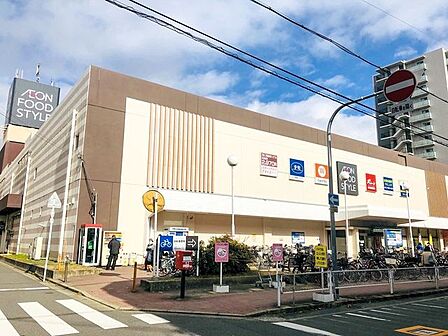 イオンフードスタイル摂津富田店 310m