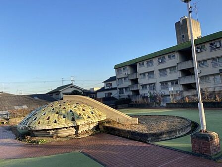 富田町三丁目たんぽぽ児童遊園 370m