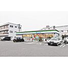 コンビニ「ファミリーマート新岩倉中本町店まで644ｍ」