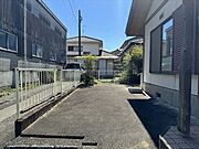 日当たりの良いお庭ですね。家庭菜園も楽しめそうですね。（2024年10月13日撮影）