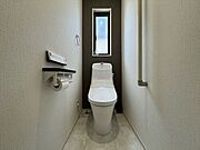 災害時でも安心のタンク付きトイレを採用しました。1階と2階の2か所にトイレを設けています。（2024年4月15日撮影）