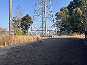 泊村公園高台にあり見晴らしがよい公園。四日市市街地を一望でき、夜には夜景も楽しめます。市街地からもすぐ近く、アクセスも良いので出かけやすいのもポイントです。 760m