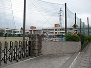 【七和小学校】桑名市の公立小学校。隣には正和北幼稚園、約100ｍほどのところには桑名工業高校があります。 240m