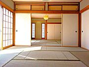 現地（2026年3月）撮影和室　畳・襖交換済となります。