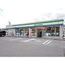 コンビニ「ファミリーマート諏訪文出店まで861ｍ」
