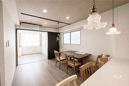 LDK（画像は荷物消去CG加工済です）来客時には引き戸で区切れて便利です。
