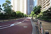 敷地東側の前面道路