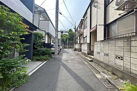 敷地北側の前面道路