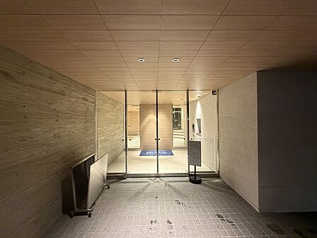 マンションエントランス