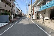 敷地南側の前面道路（東側から）