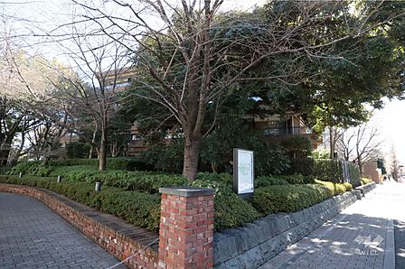 広尾ガーデンフォレスト楓レジデンスD棟の外観(北西側から)