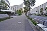 その他：敷地南西側の前面道路