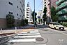 その他：敷地北西側の前面道路(北東側から)