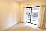 寝室：洋室4.6帖明るいお部屋です。