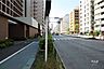 その他：敷地北東側の前面道路(南東側から)