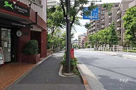 敷地北側の前面道路(東側から)