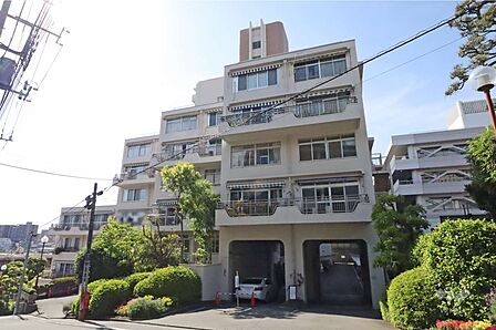 目黒台マンションC棟の外観(南東側から)