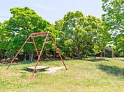 【高石市立野外活動センター体力づくり広場】徒歩7分。キャンプ場(BBQ場)と管理棟からなる野外活動施設で、ゴリラの像があることから、ゴリラ公園と呼ばれています。