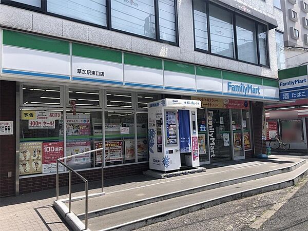 画像20:ファミリーマート 草加駅東口店（284m）