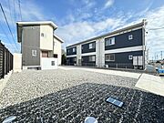 前面道路が広く、間口もゆったり。駐車が苦手なママもらくらく停められます♪