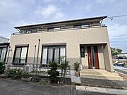 ベージュで統一されて落ち着いた外観です♪