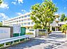 周辺：通学しやすい距離にあり、部活動や学校行事にも参加しやすい環境。子育て世帯に嬉しい立地です。