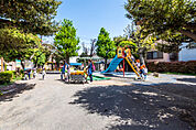 ■　五本木児童遊園　■　130m。徒歩2分。