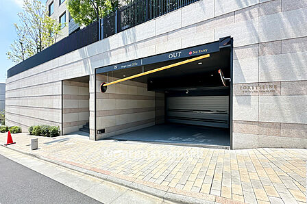 ■ 駐車場 ■ ※空き状況はお問い合わせください。