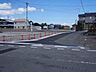 外観：前面道路含む現地写真