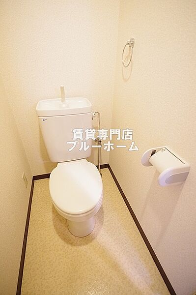 画像8:トイレの写真です！コンセントがある為、温水洗浄便座に変えて頂くことも可能です！