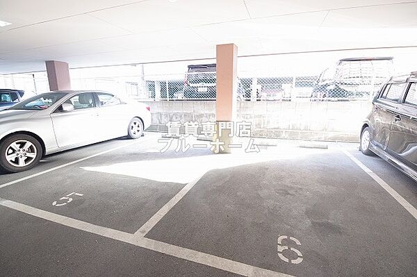 画像23:スペースたっぷりの駐車場！