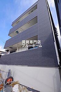 外観：木造3階建ての綺麗な物件！